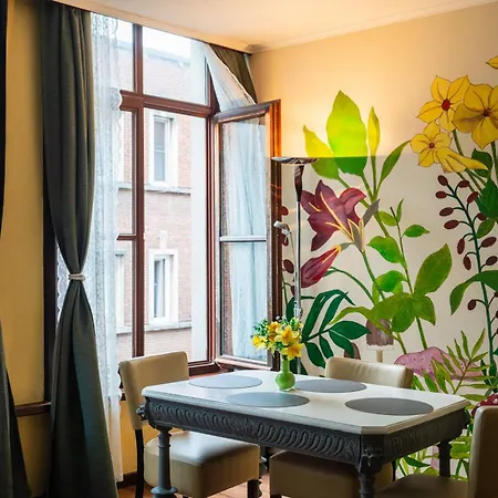 Charming 18th Century Gem In The Heart Of Old Town * Anvers
